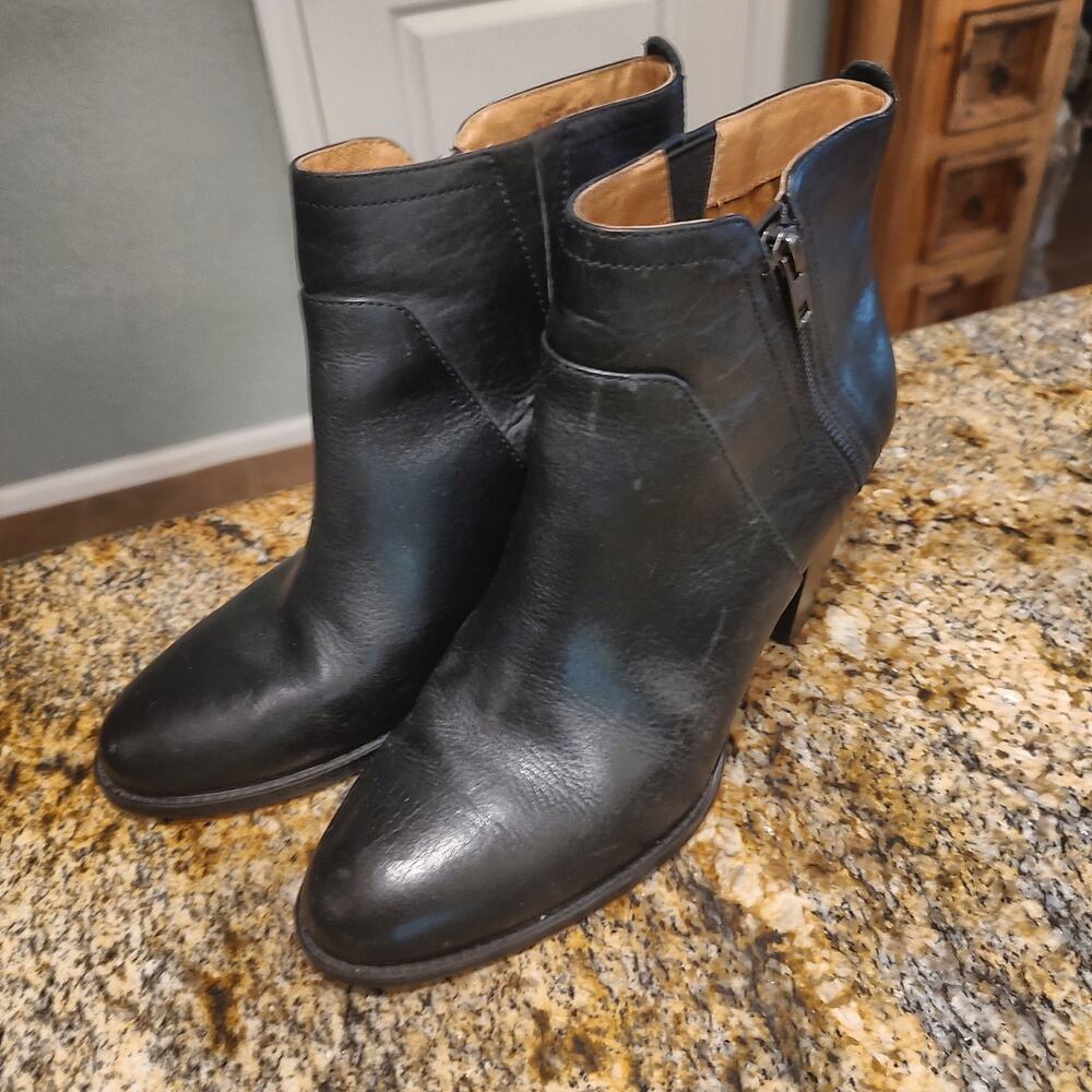 Sofft Black Leather Ankle Boots Size 10M CBMF15
